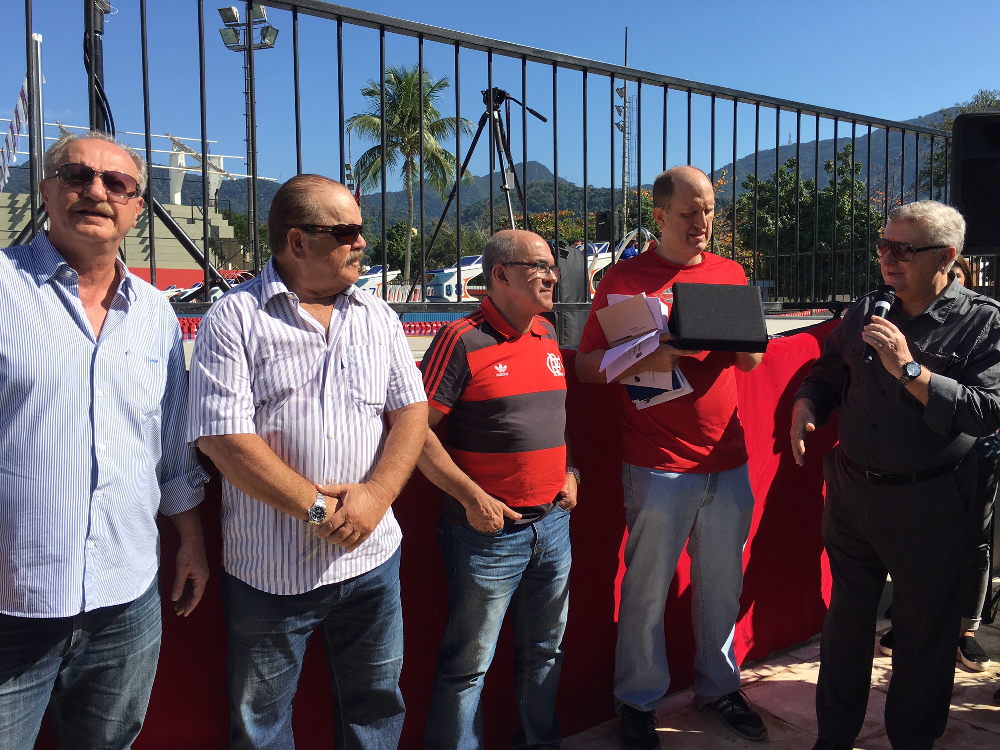 Flamengo inaugura piscina olímpica com homenagem ao técnico Rômulo