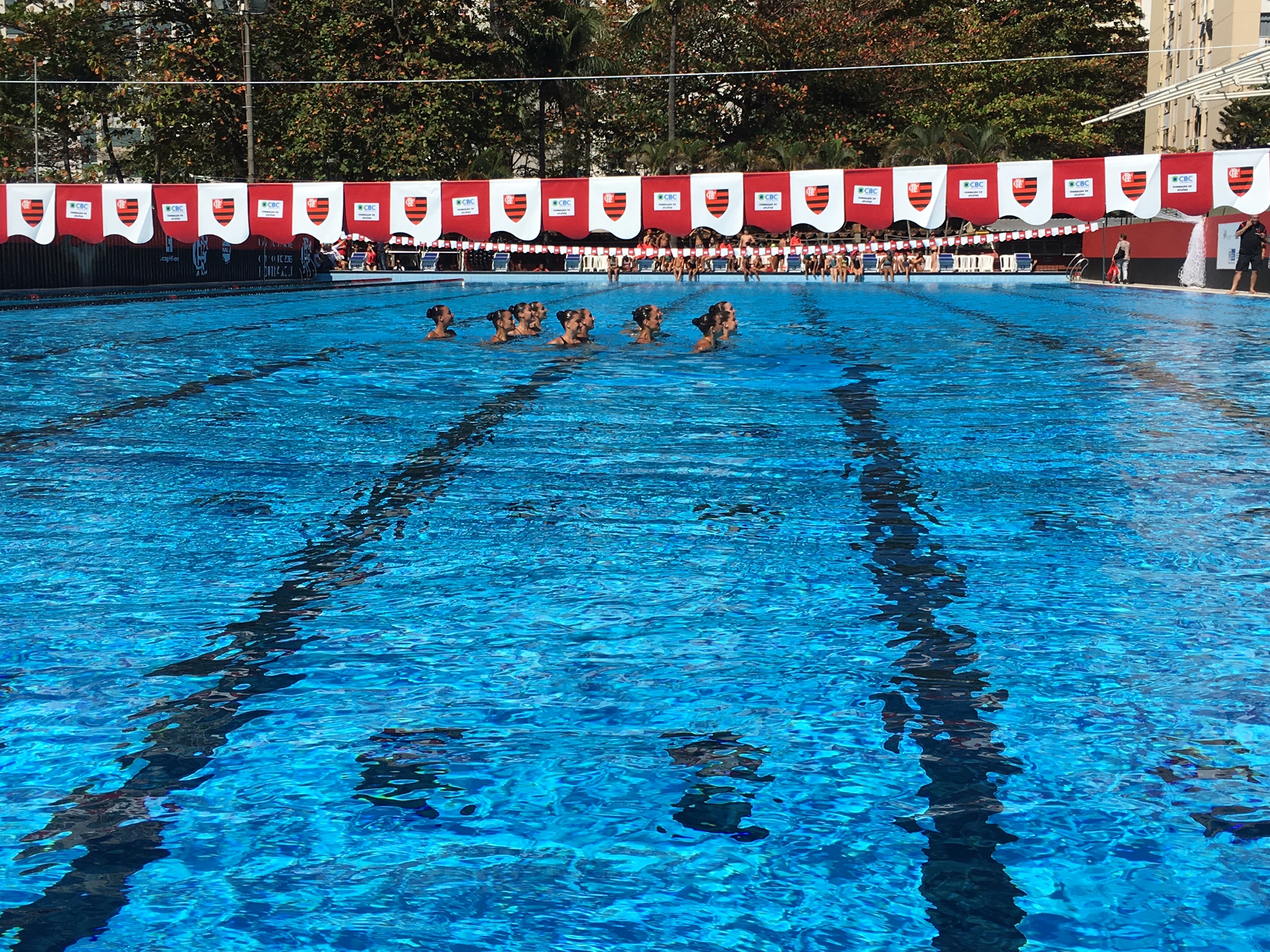 Flamengo inaugura piscina olímpica com homenagem ao técnico Rômulo