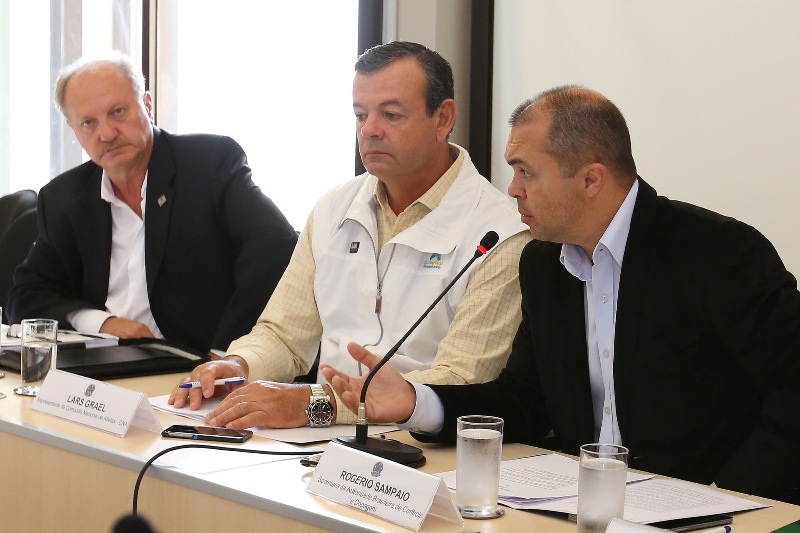 Presidente da FENACLUBES participa de reunião do CNE