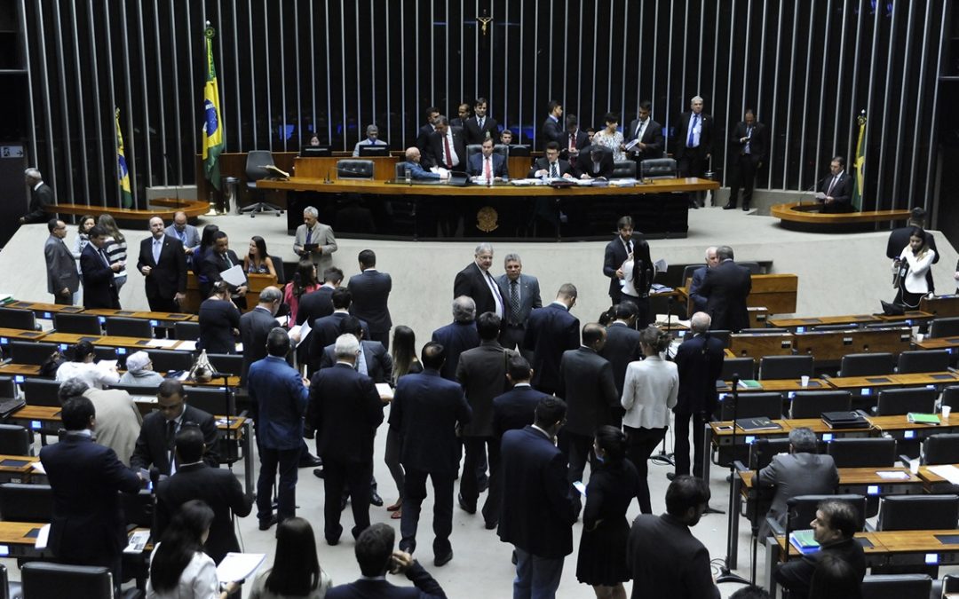 Projeto prevê negociação de dívidas para clube que virar empresa