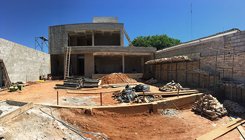 Construção da sede própria completa oitavo mês