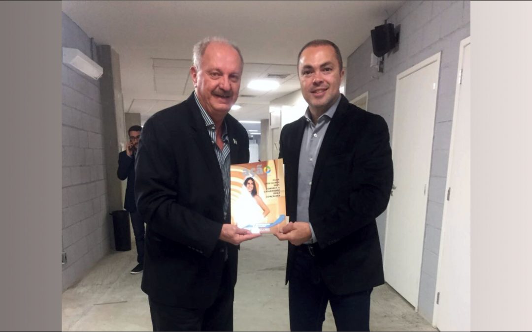 FENACLUBES entrega relatório ao ME