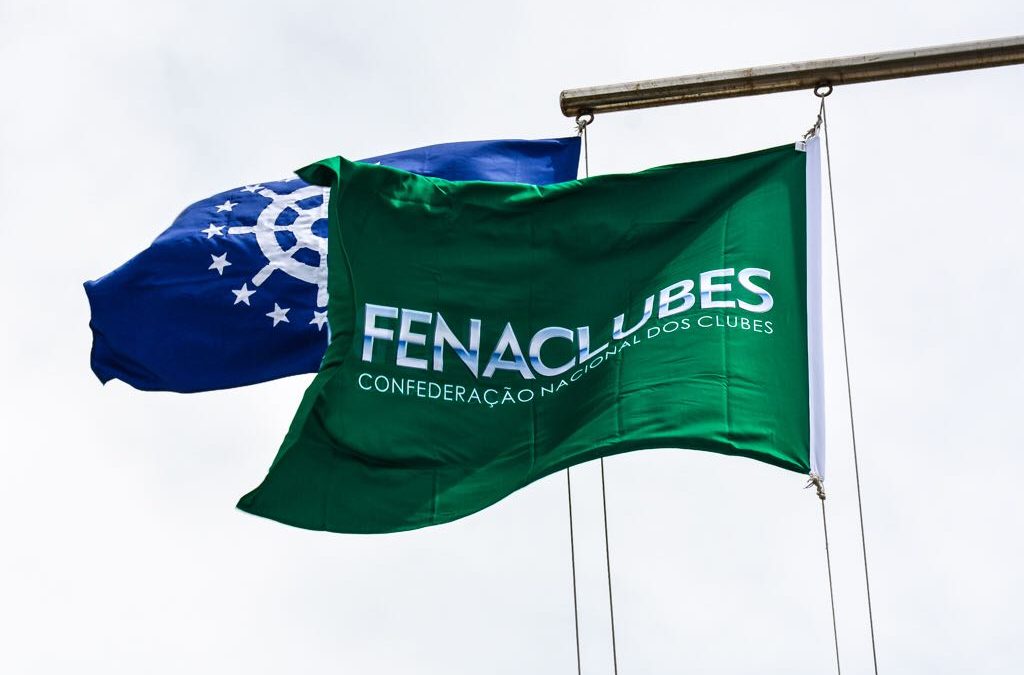 Clubes ostentam a bandeira da FENACLUBES