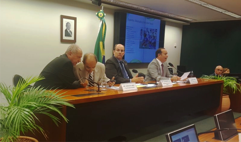 FENACLUBES participa de audiência pública com Ministro do Esporte na qual Projeto de Lei em benefício aos Clubes é aprovado