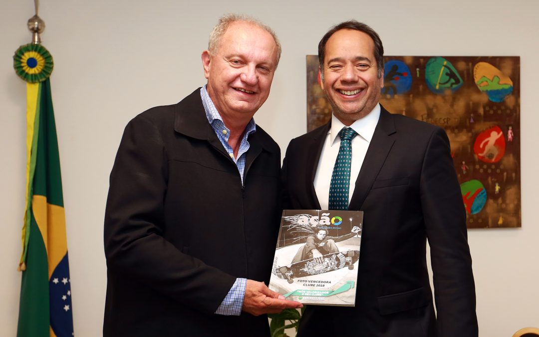 Ministro do Esporte recebe relatório da FENACLUBES