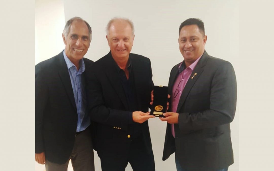 Presidente da FENACLUBES é homenageado pelo CREF