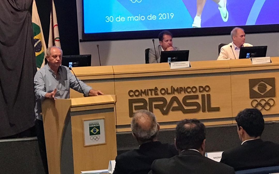Presidente da FENACLUBES participa de reunião no COB