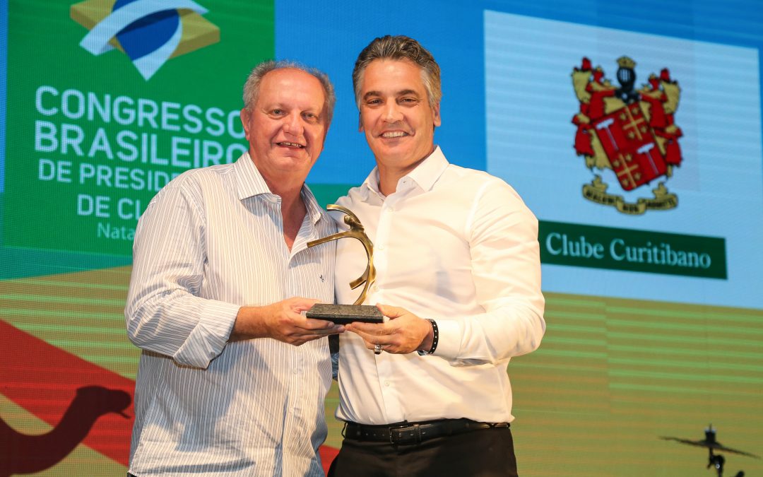 Renato Ramalho, do Clube Curitibano, recebe o Prêmio FENACLUBES – Presidente do Ano 2019