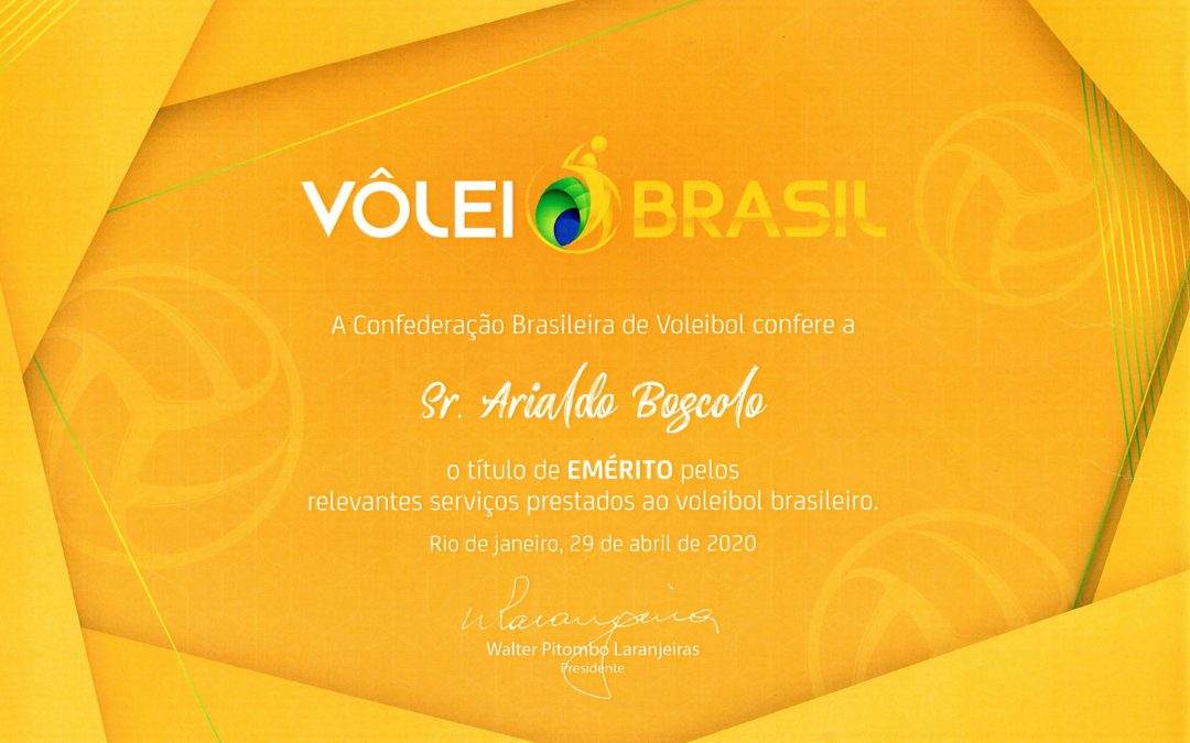 Presidente da FENACLUBES recebe homenagem da CBV