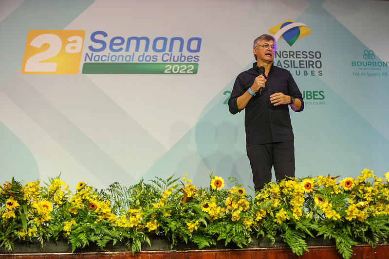 FOTOS 5/11 – Palestras com Panzetti, Pondé e Renan Dal Zotto, reunião do CI, Casos de Sucesso, Prêmio FENACLUBES e show de Michel Teló