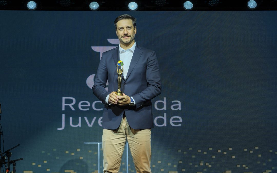 Diego Biglia, do Recreio da Juventude/RS, é o “Presidente do Ano” do Prêmio FENACLUBES 2025!
